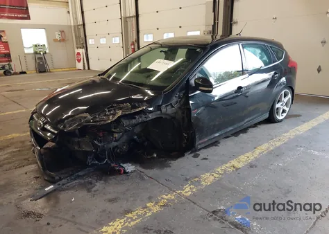 2014 Ford Focus Titanium z USA, uszkodzony, nr VIN 1FADP3N27EL238304